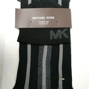 MICHAEL KORS 2 PIECE SET HAT AND SCARF